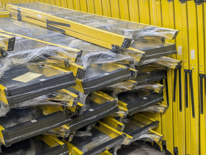 Fibreglass Steps with Handrail (5 Tread) - Image 4